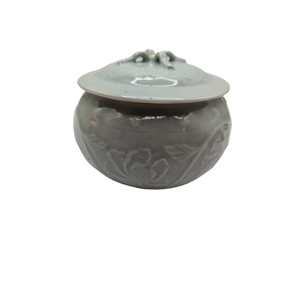 Vintage Handmade Celadon Tureen Covered Serving Bowl Dimensional - Picture 9 of 16